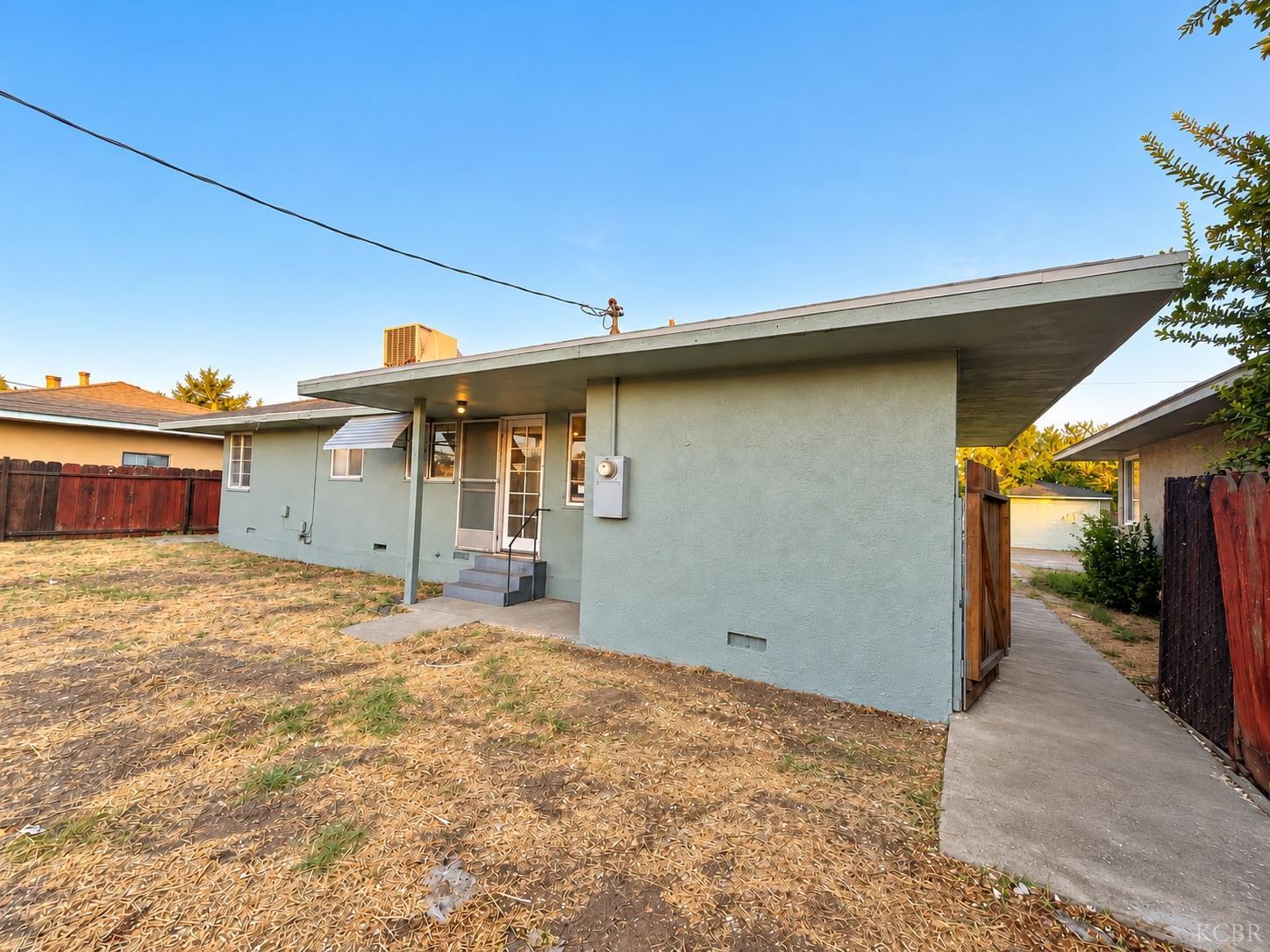 2545 N Millbrook Ave, Fresno, CA 93703
