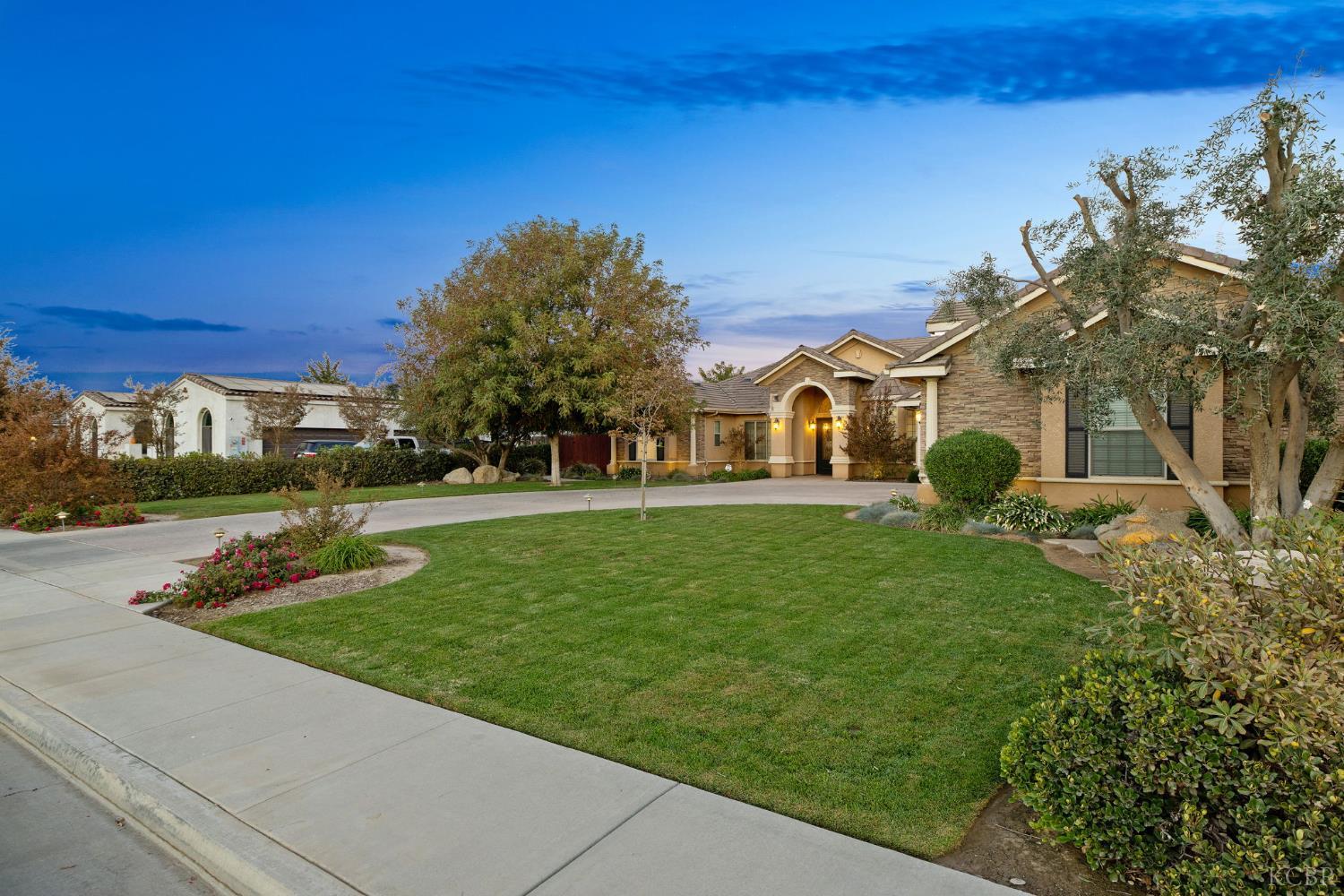 2527 Meadow View Dr., Hanford, CA 93230