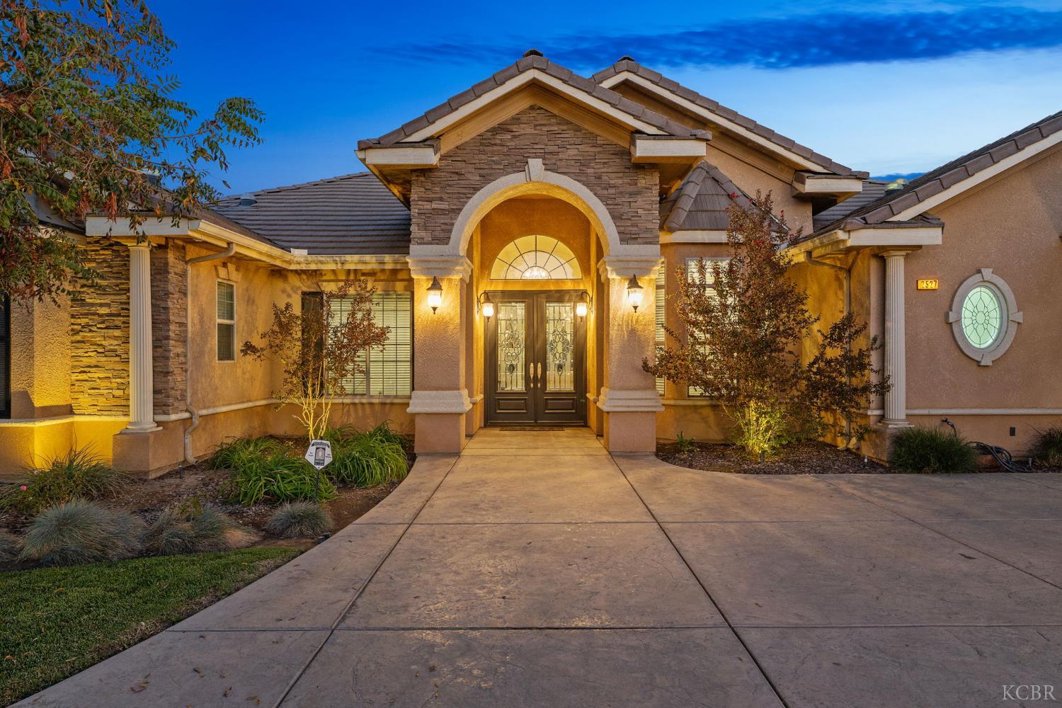 2527 Meadow View Dr., Hanford, CA 93230