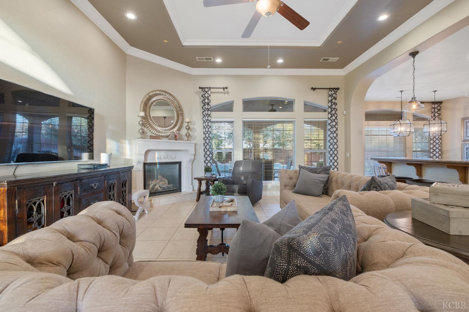 2527 Meadow View Dr., Hanford, CA 93230