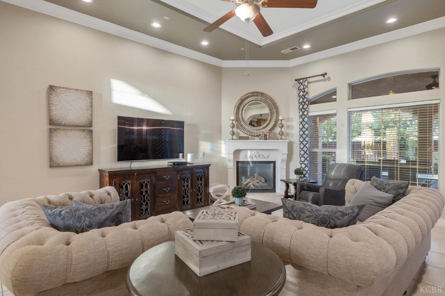 2527 Meadow View Dr., Hanford, CA 93230