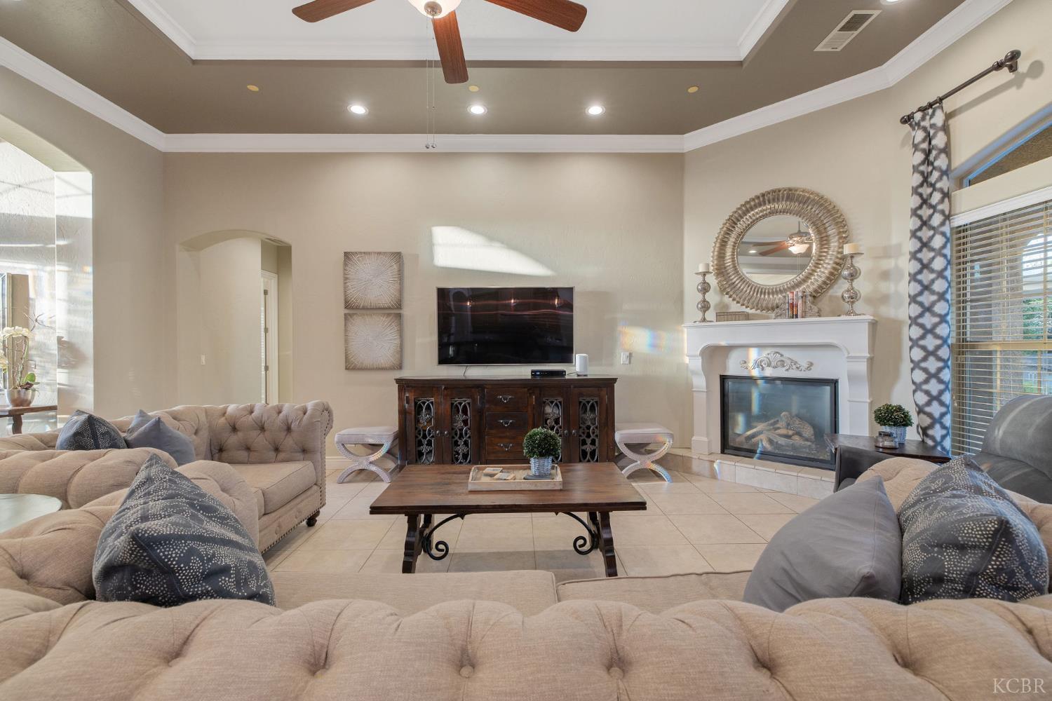 2527 Meadow View Dr., Hanford, CA 93230