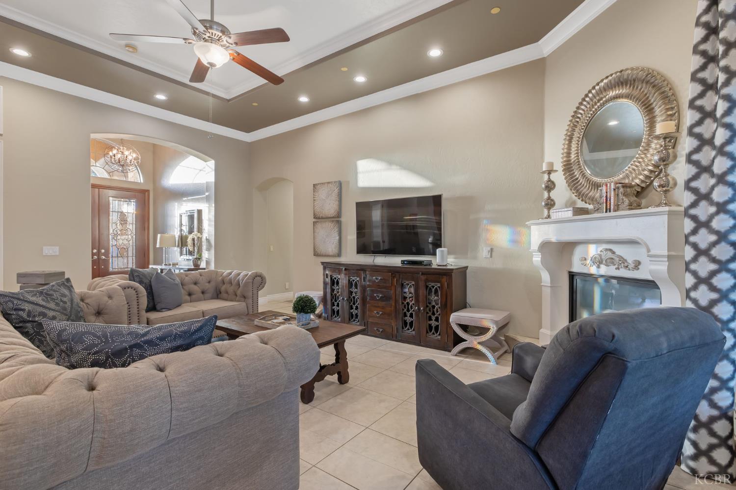 2527 Meadow View Dr., Hanford, CA 93230