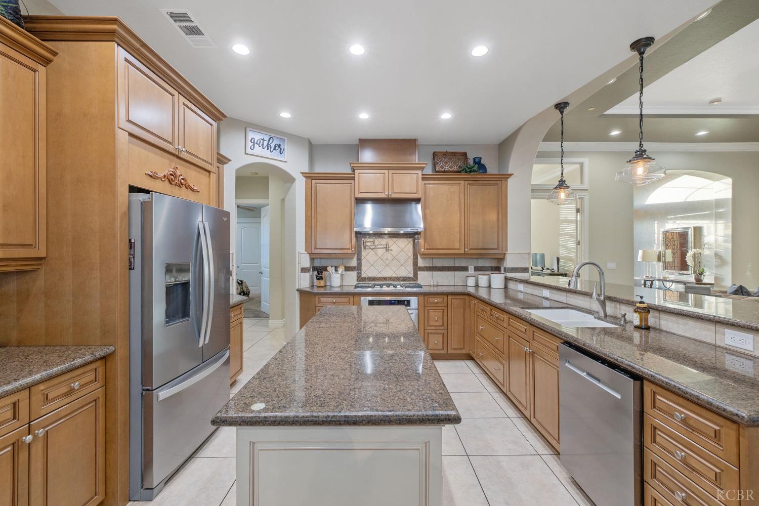 2527 Meadow View Dr., Hanford, CA 93230