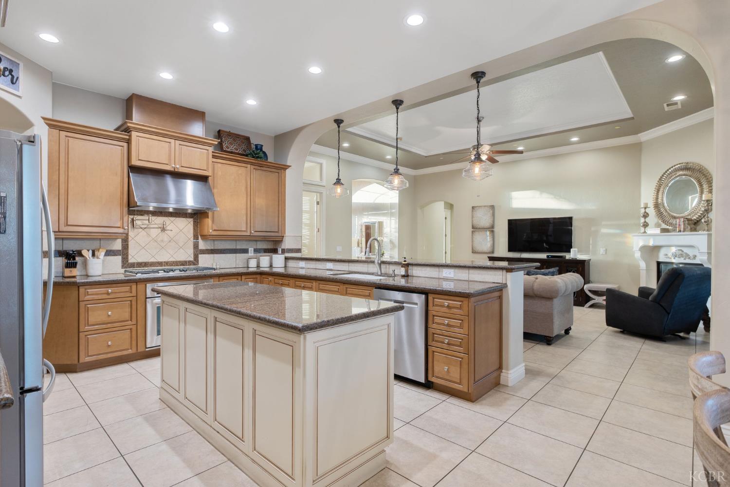 2527 Meadow View Dr., Hanford, CA 93230
