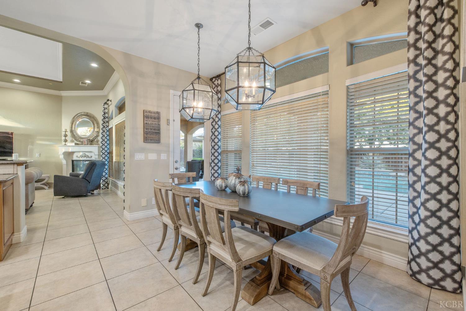2527 Meadow View Dr., Hanford, CA 93230