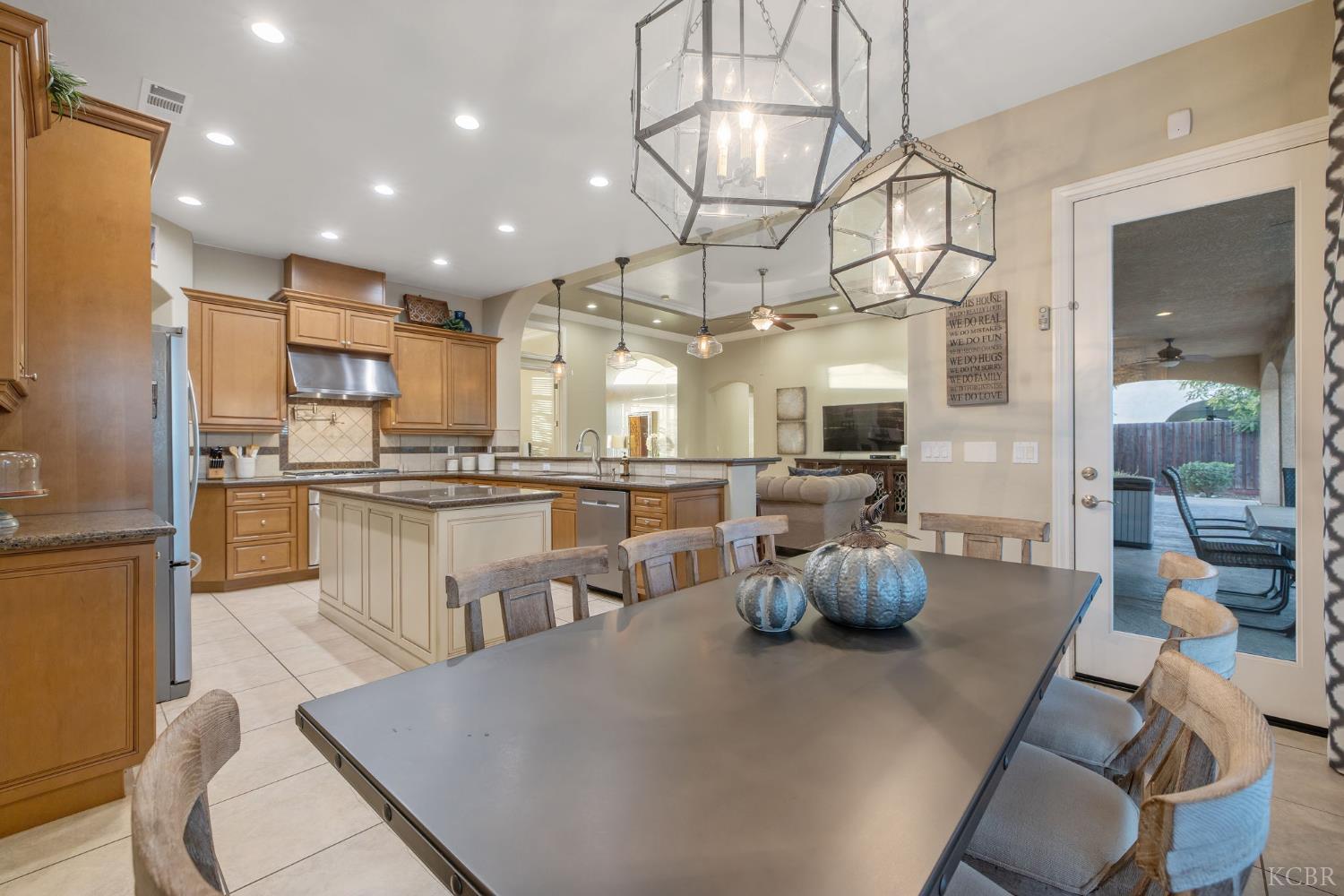 2527 Meadow View Dr., Hanford, CA 93230