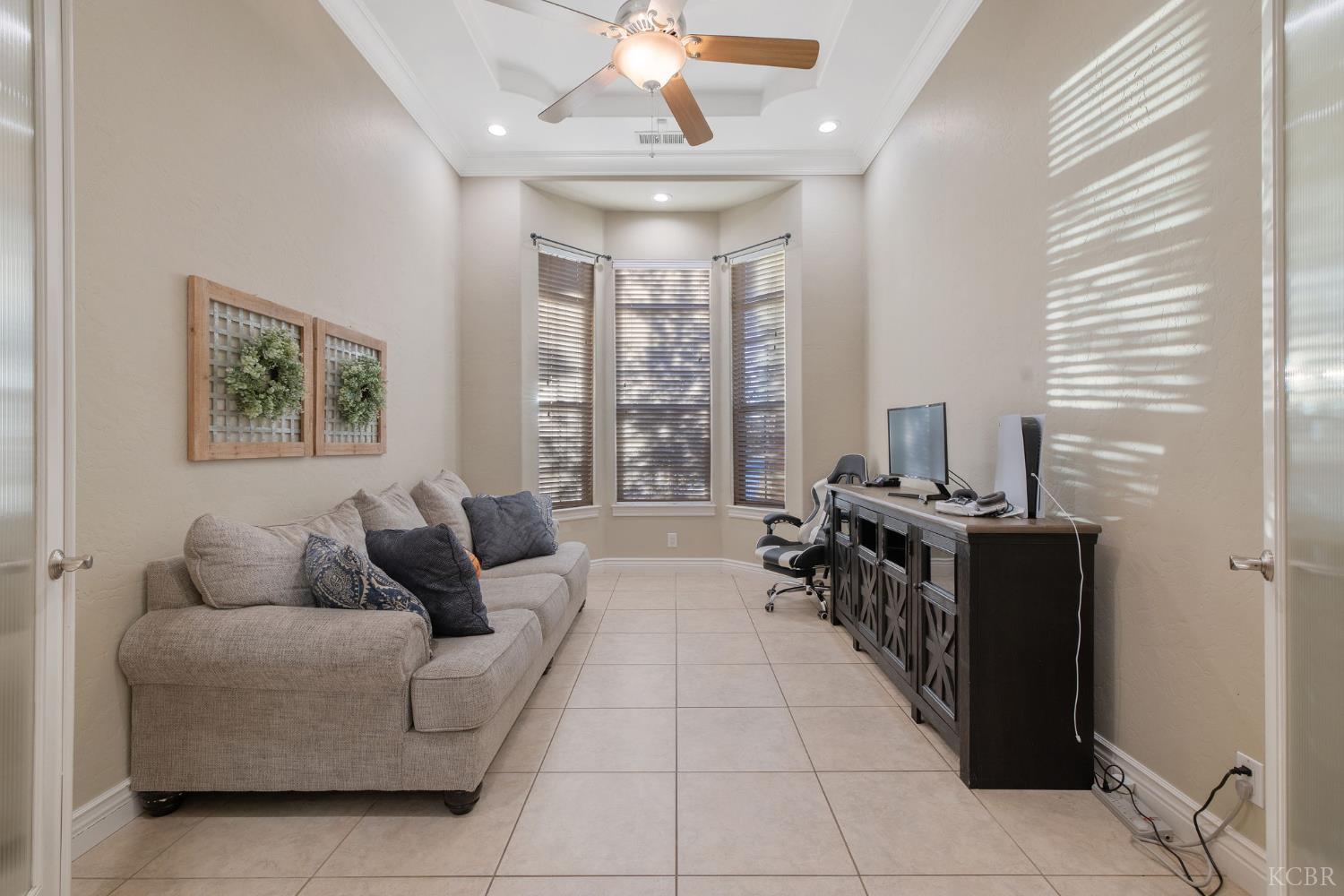 2527 Meadow View Dr., Hanford, CA 93230