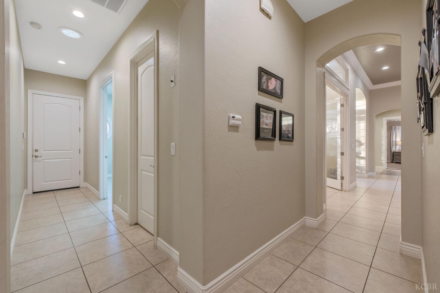 2527 Meadow View Dr., Hanford, CA 93230