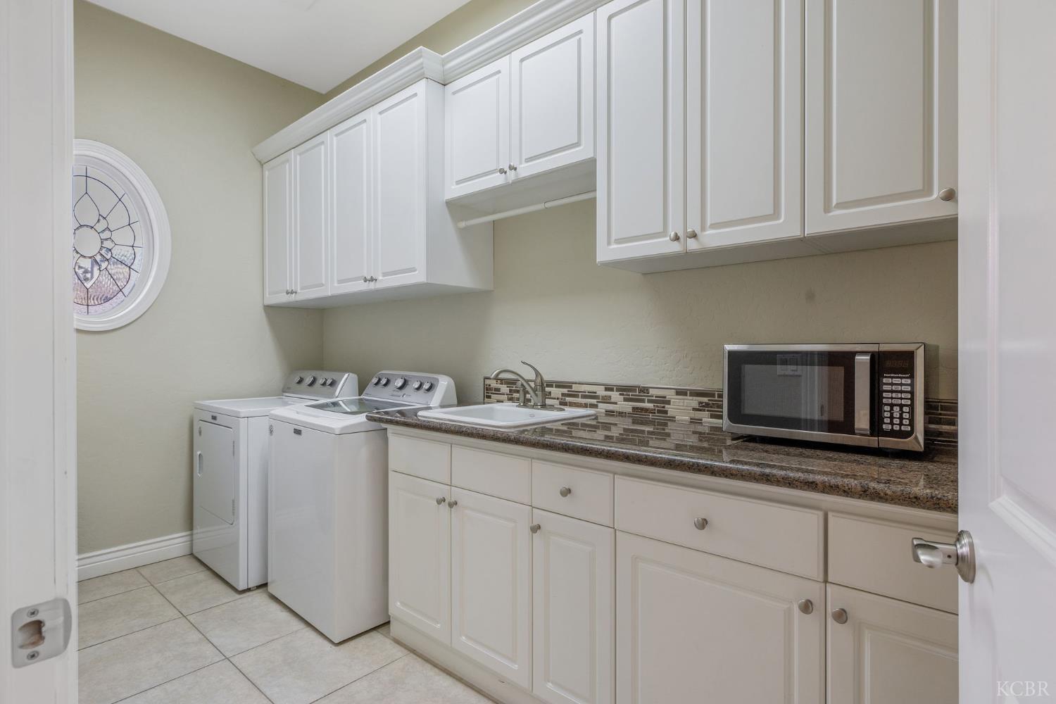 2527 Meadow View Dr., Hanford, CA 93230