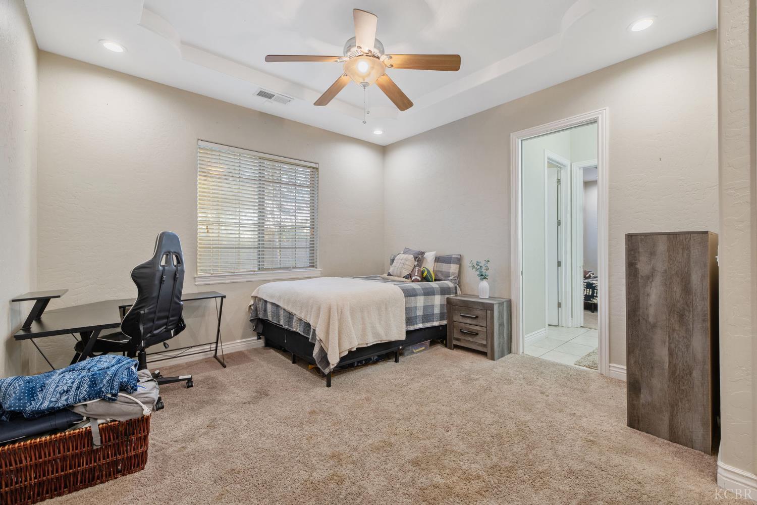 2527 Meadow View Dr., Hanford, CA 93230