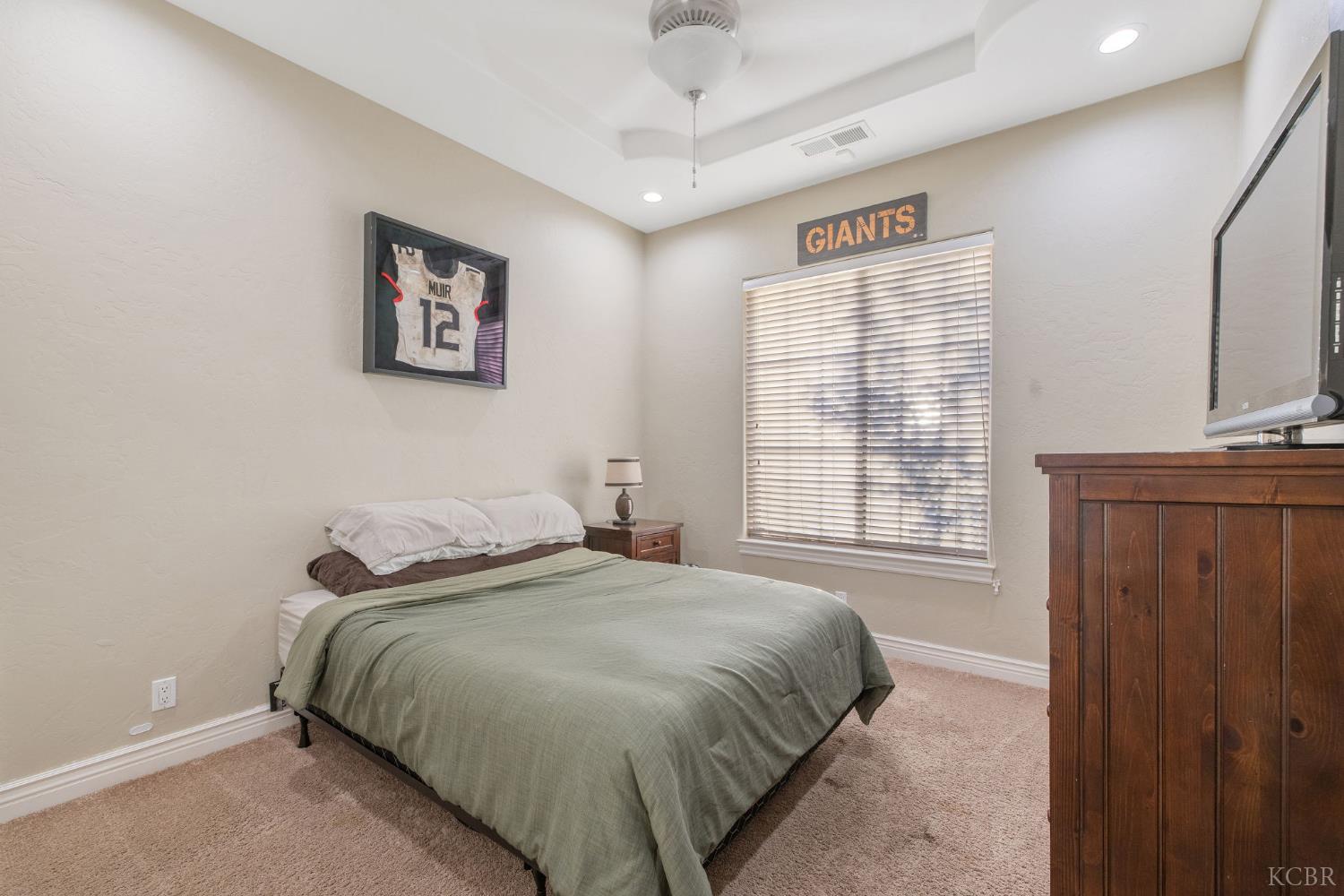2527 Meadow View Dr., Hanford, CA 93230