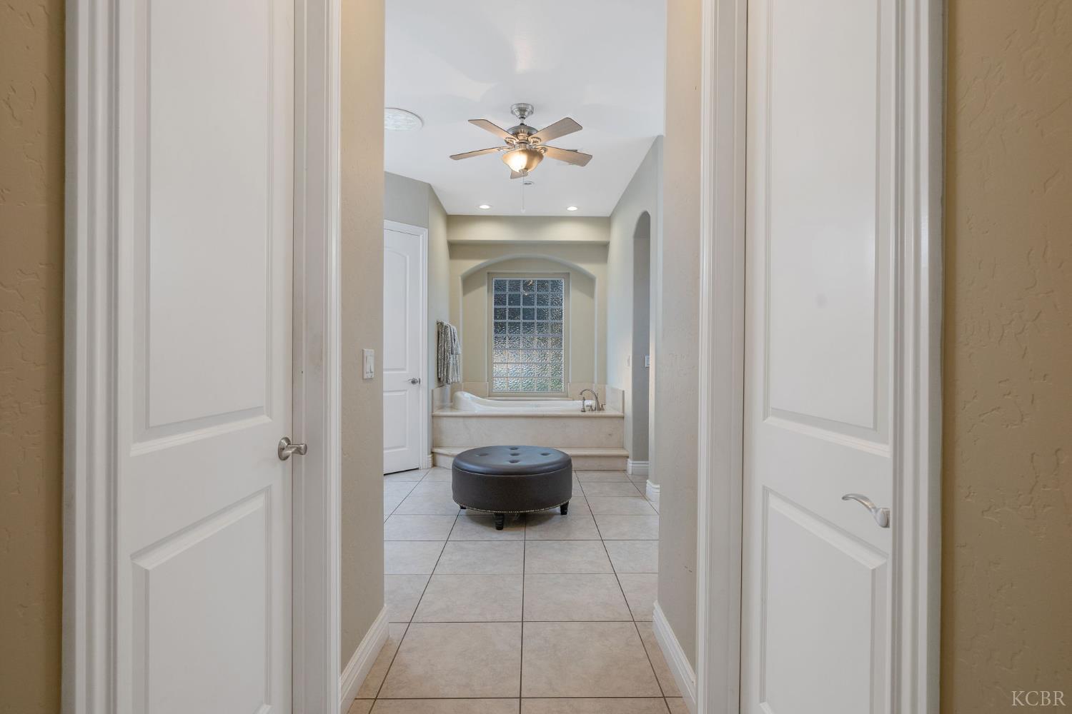 2527 Meadow View Dr., Hanford, CA 93230