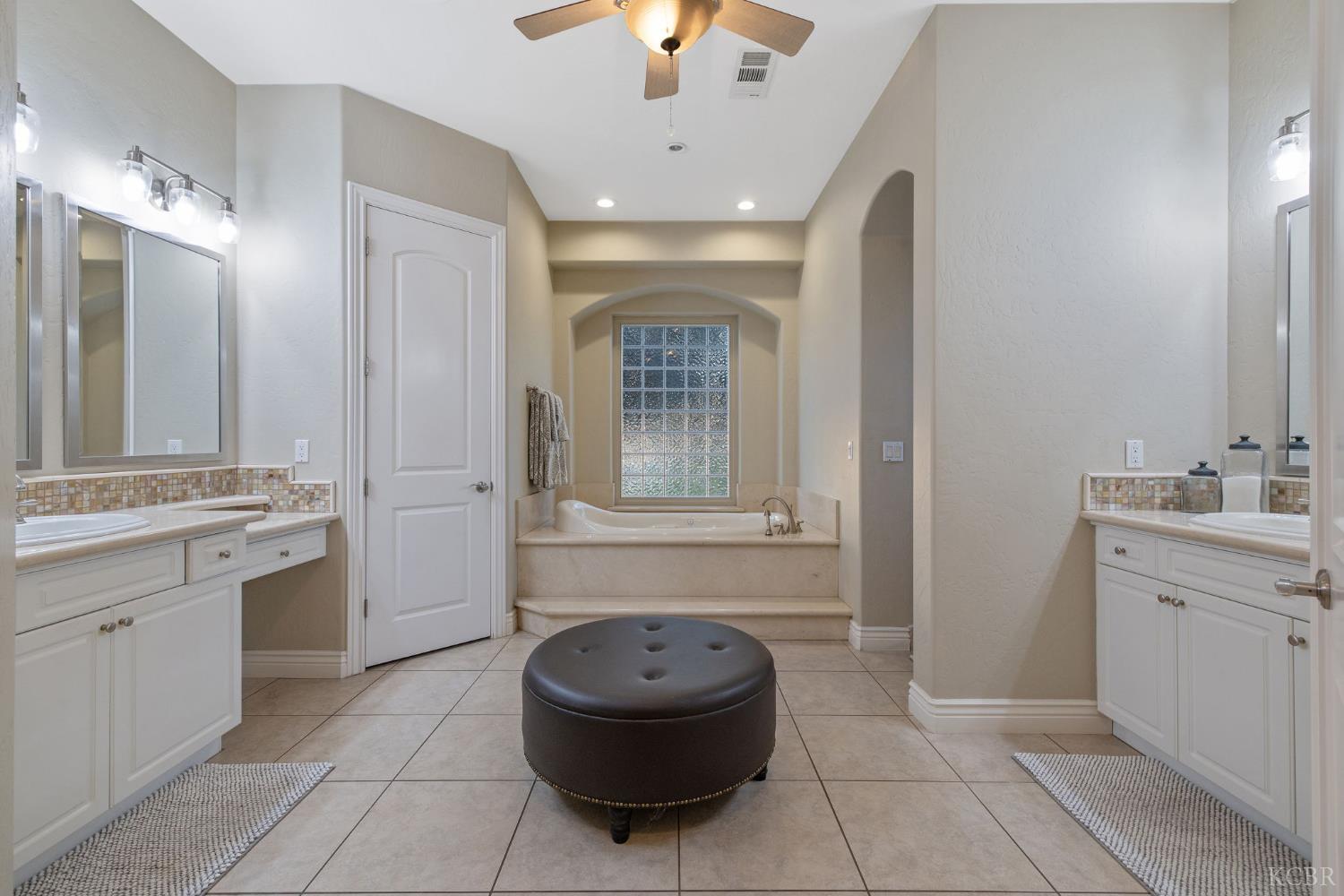 2527 Meadow View Dr., Hanford, CA 93230