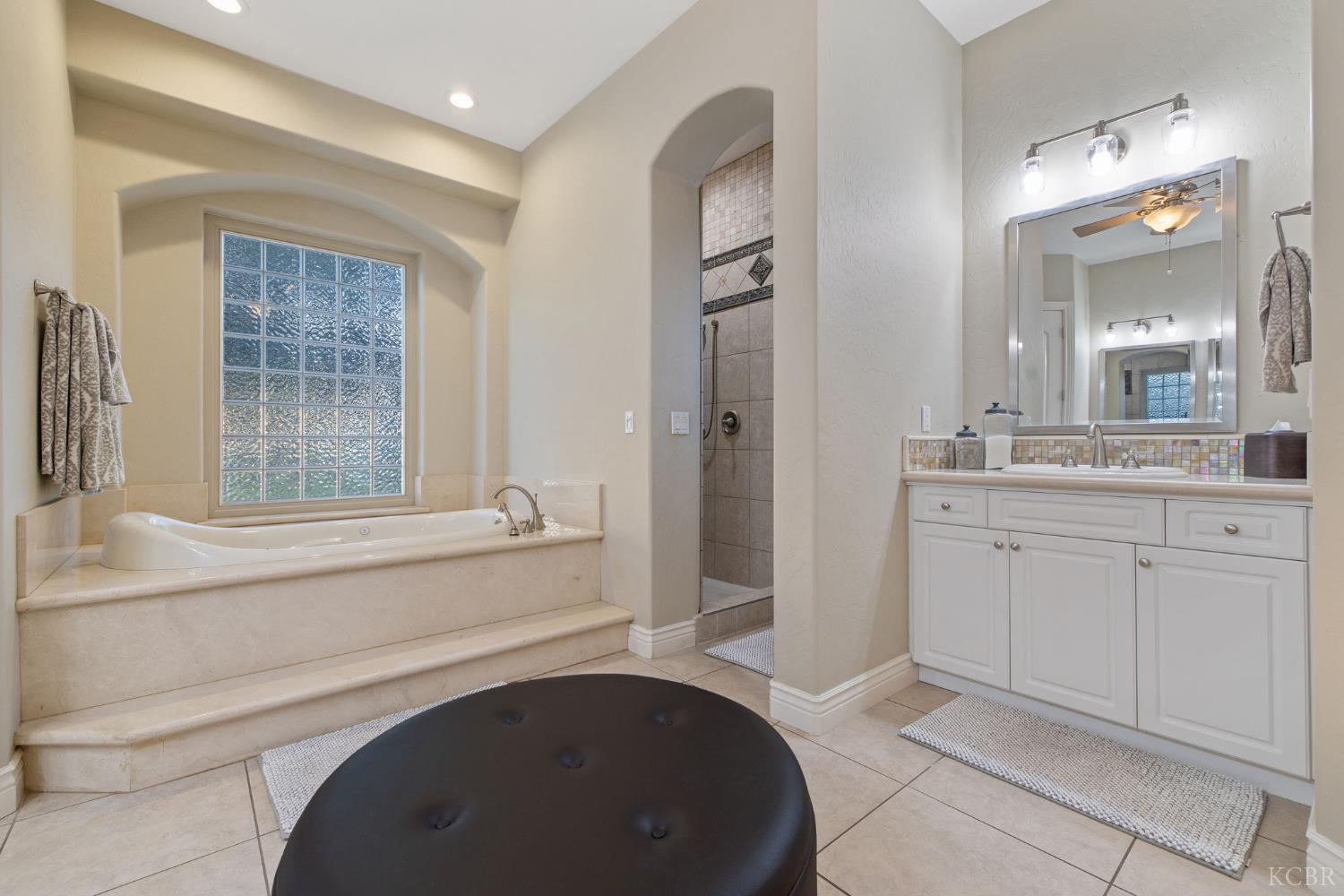 2527 Meadow View Dr., Hanford, CA 93230