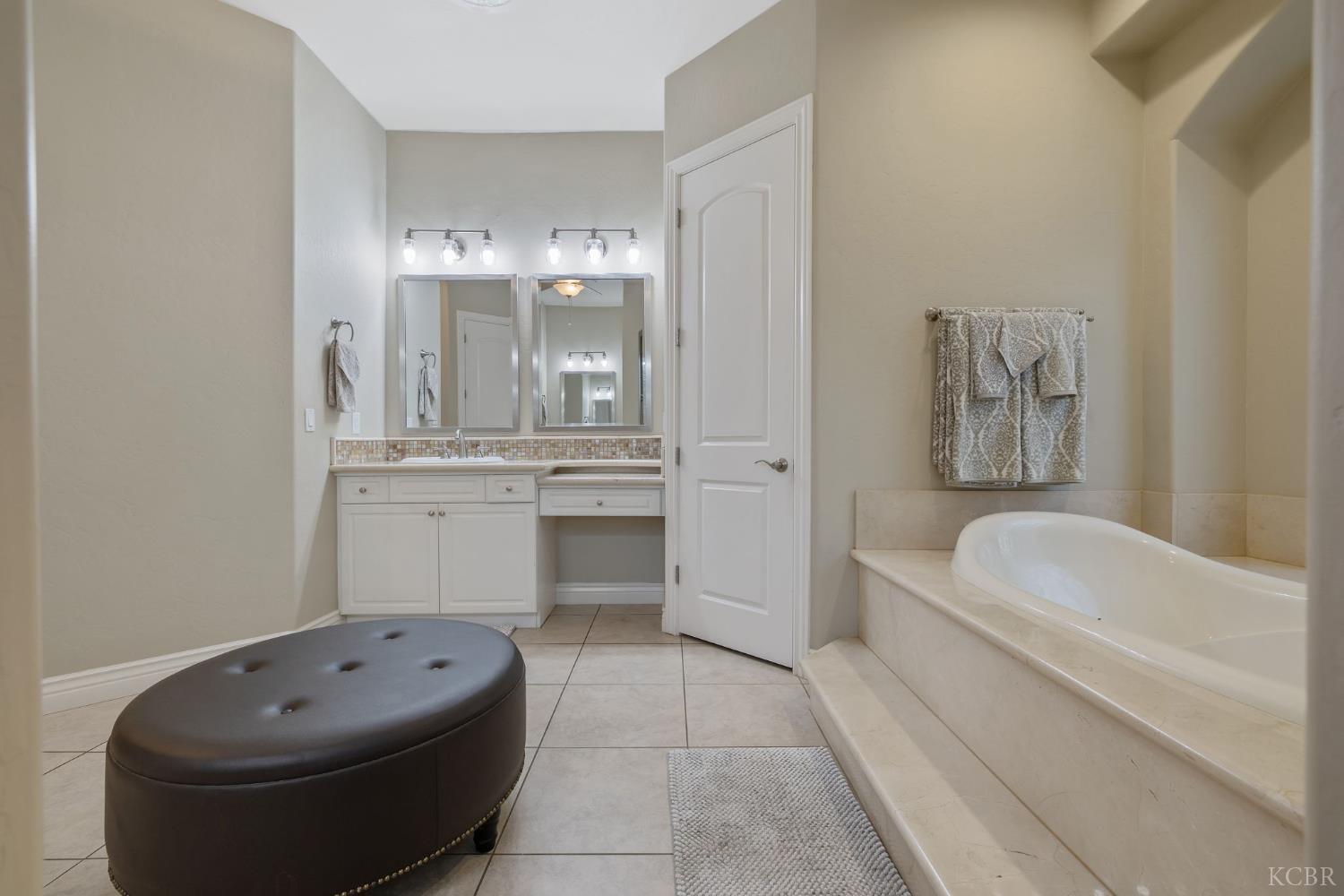 2527 Meadow View Dr., Hanford, CA 93230