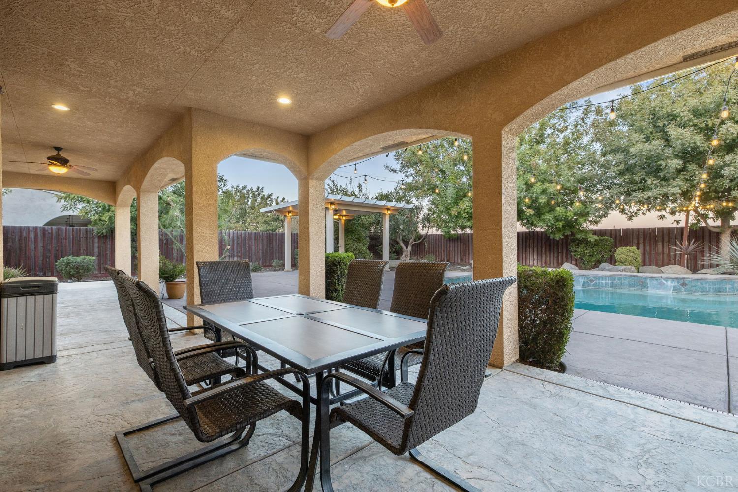 2527 Meadow View Dr., Hanford, CA 93230