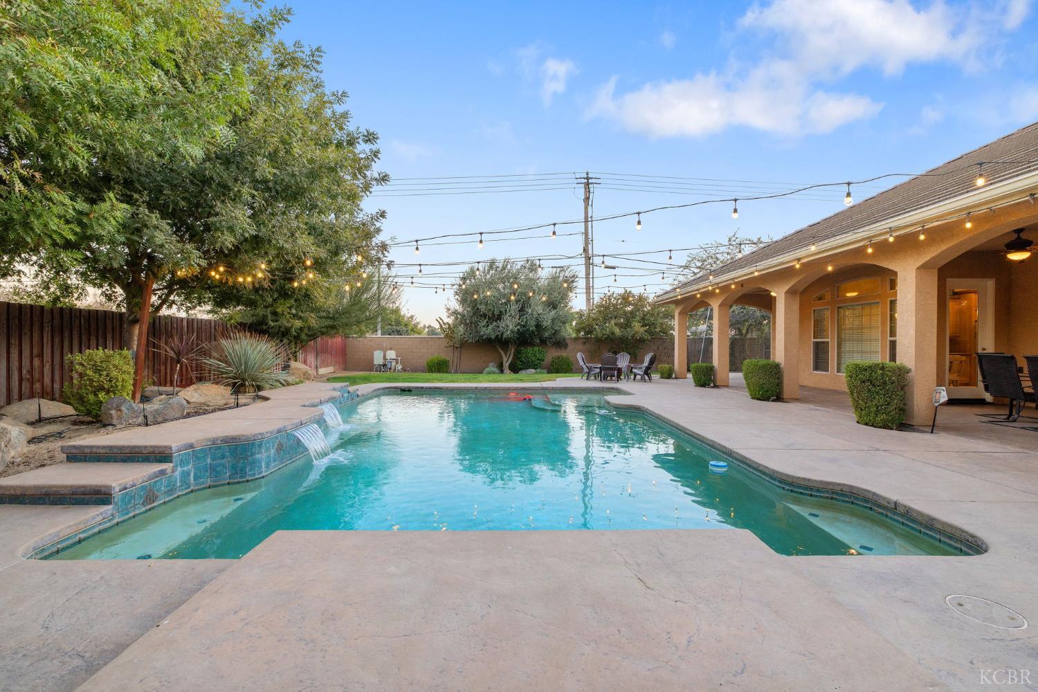 2527 Meadow View Dr., Hanford, CA 93230