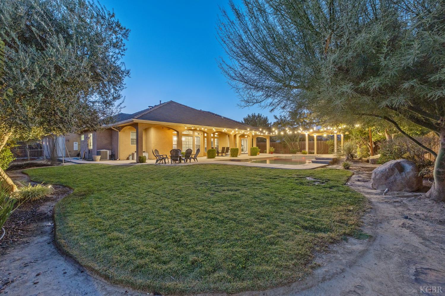 2527 Meadow View Dr., Hanford, CA 93230