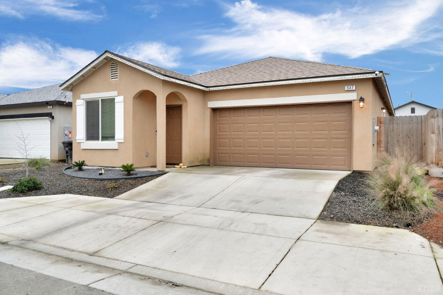 547 Sandtrap Ln, Lemoore, CA 93245