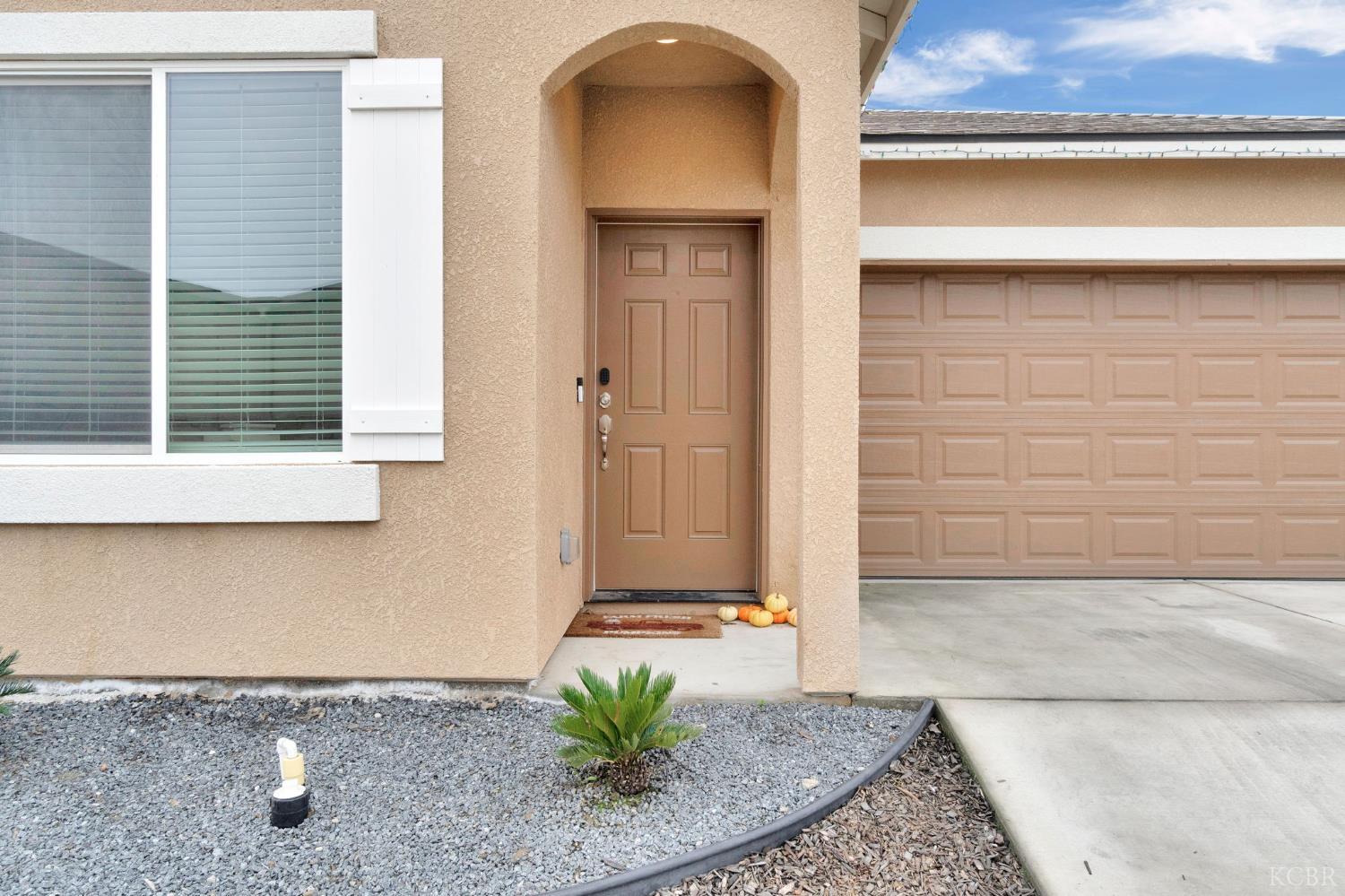 547 Sandtrap Ln, Lemoore, CA 93245
