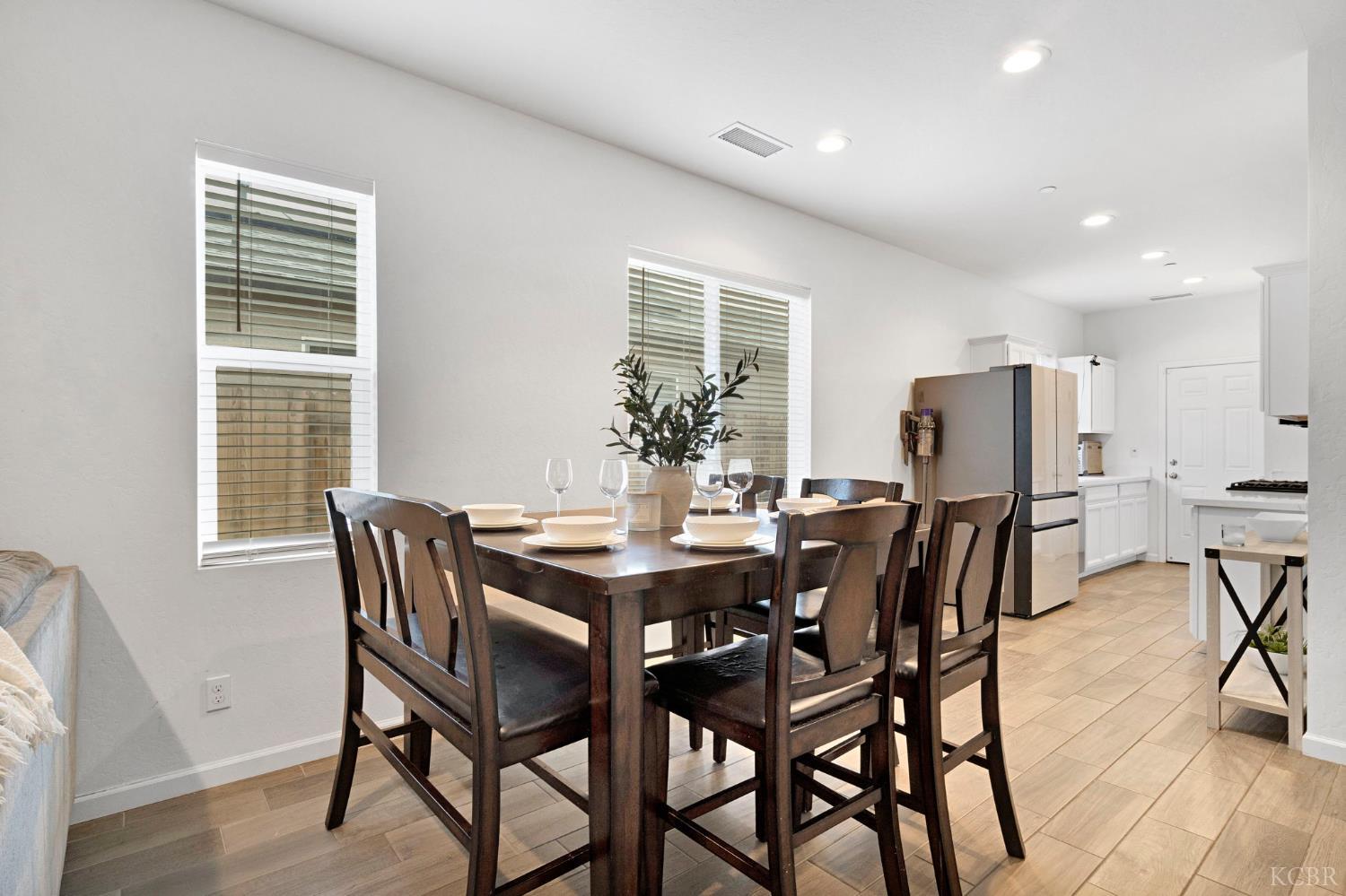 547 Sandtrap Ln, Lemoore, CA 93245