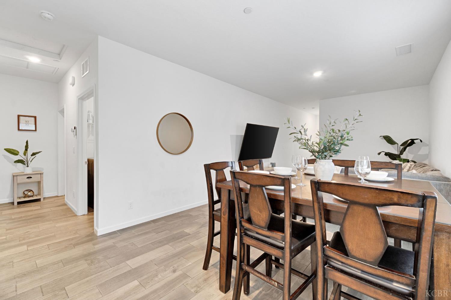 547 Sandtrap Ln, Lemoore, CA 93245