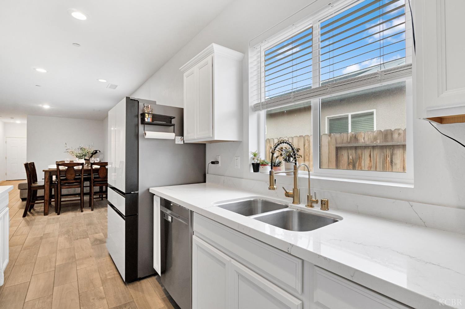 547 Sandtrap Ln, Lemoore, CA 93245