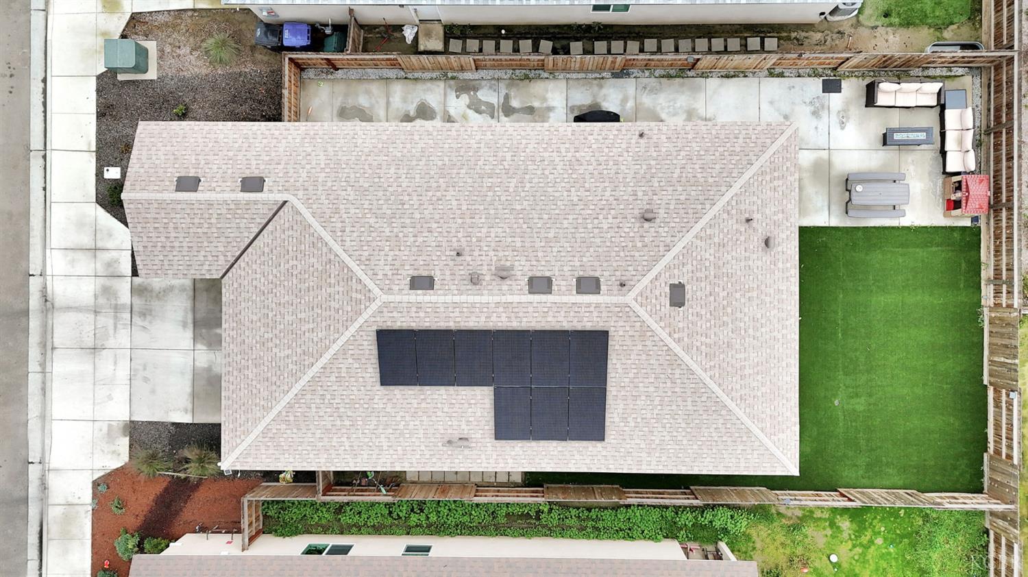 547 Sandtrap Ln, Lemoore, CA 93245