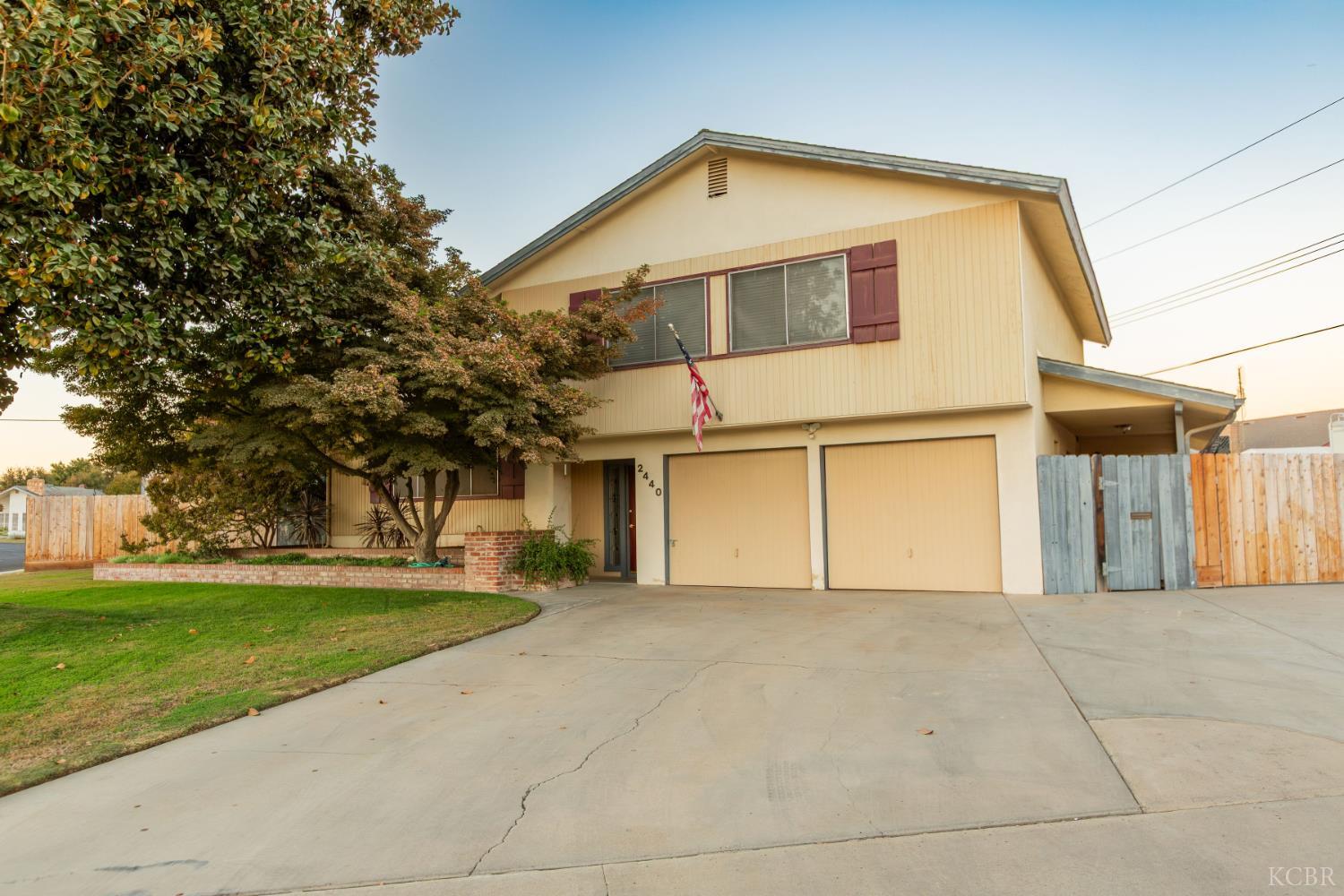 2440 E Howard Ave, Visalia, CA 93292