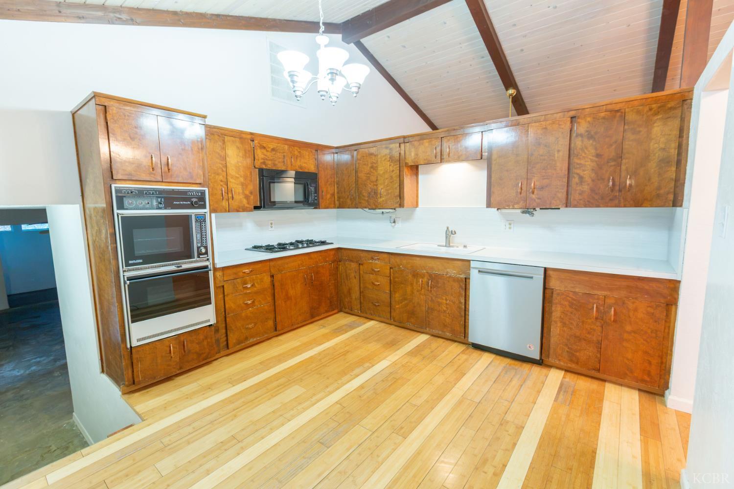 2440 E Howard Ave, Visalia, CA 93292