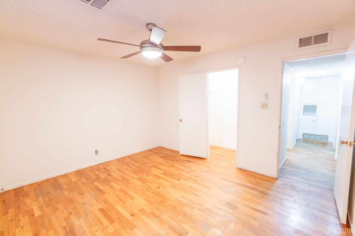 2440 E Howard Ave, Visalia, CA 93292