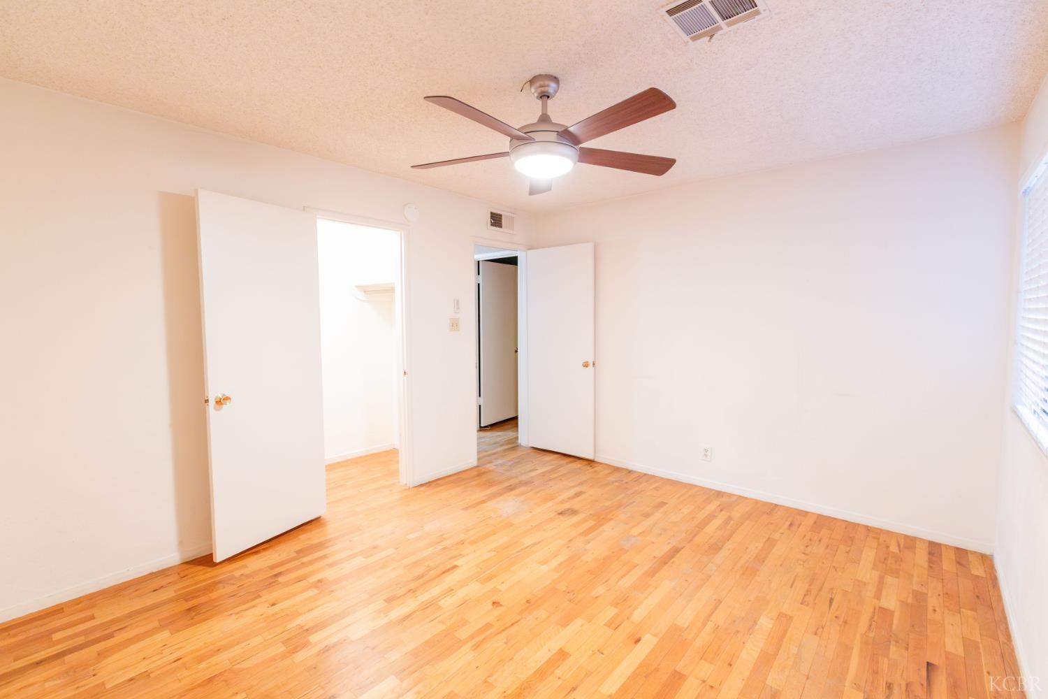 2440 E Howard Ave, Visalia, CA 93292