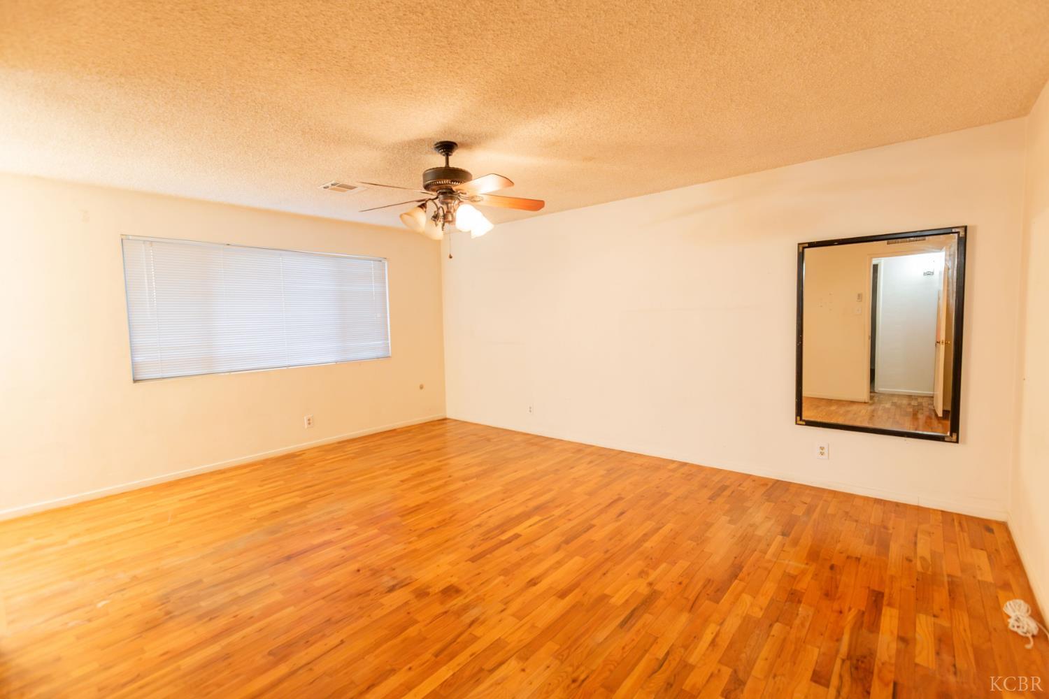2440 E Howard Ave, Visalia, CA 93292