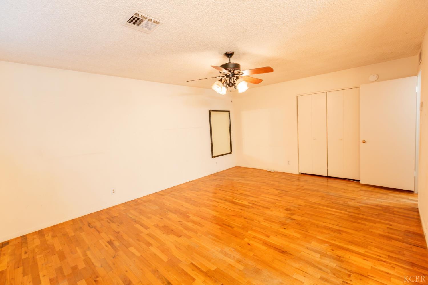 2440 E Howard Ave, Visalia, CA 93292