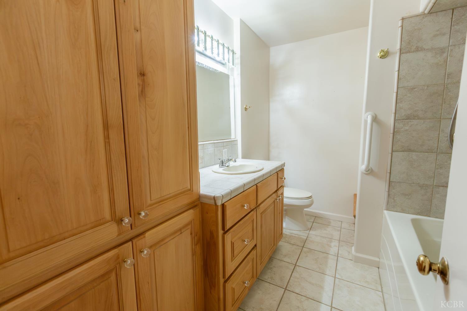 2440 E Howard Ave, Visalia, CA 93292