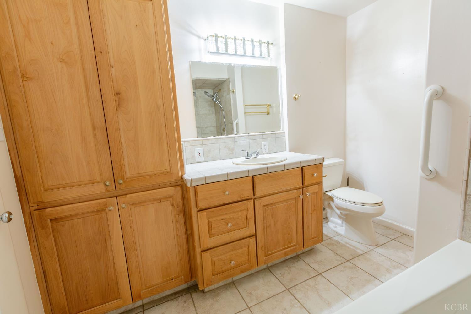 2440 E Howard Ave, Visalia, CA 93292