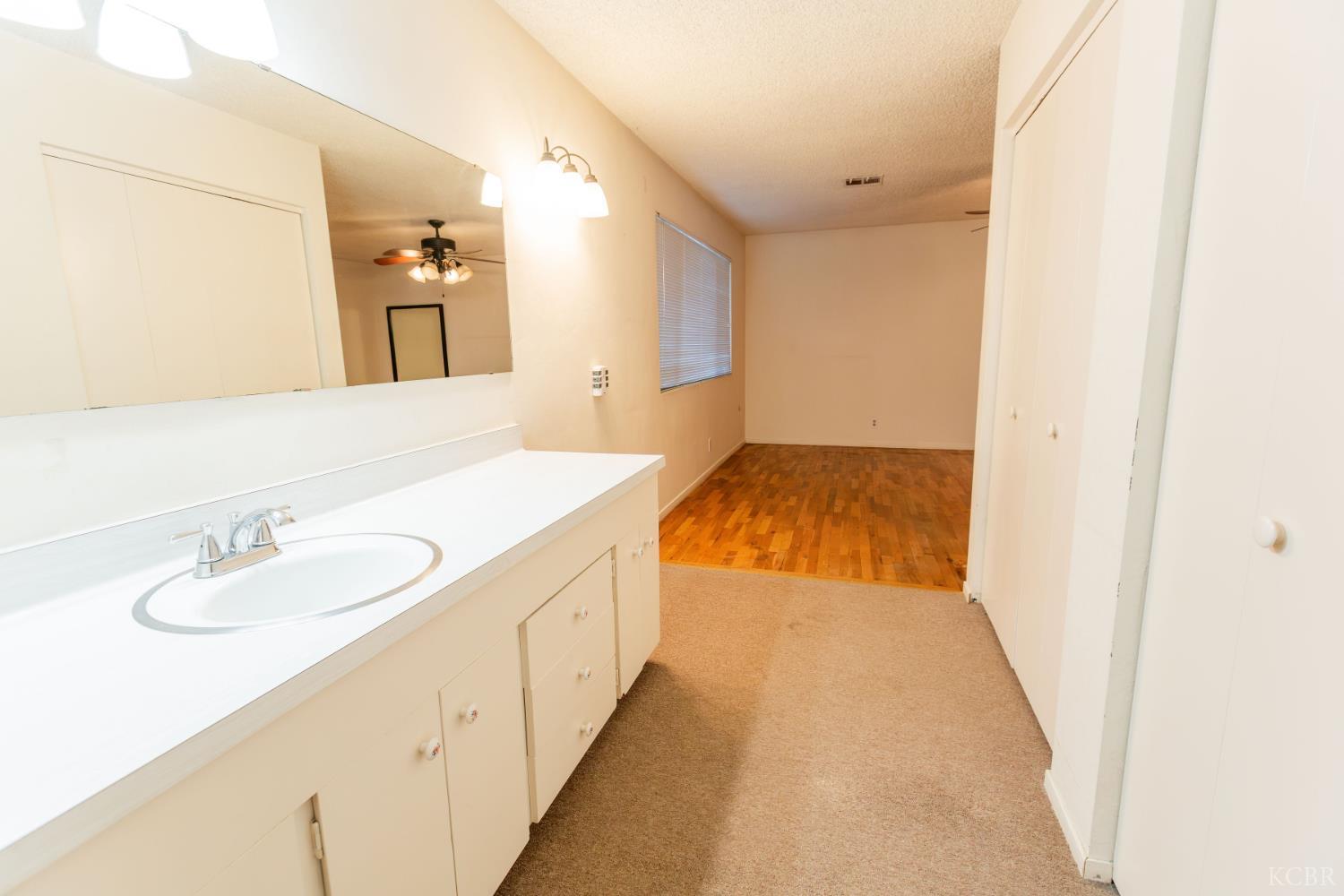 2440 E Howard Ave, Visalia, CA 93292