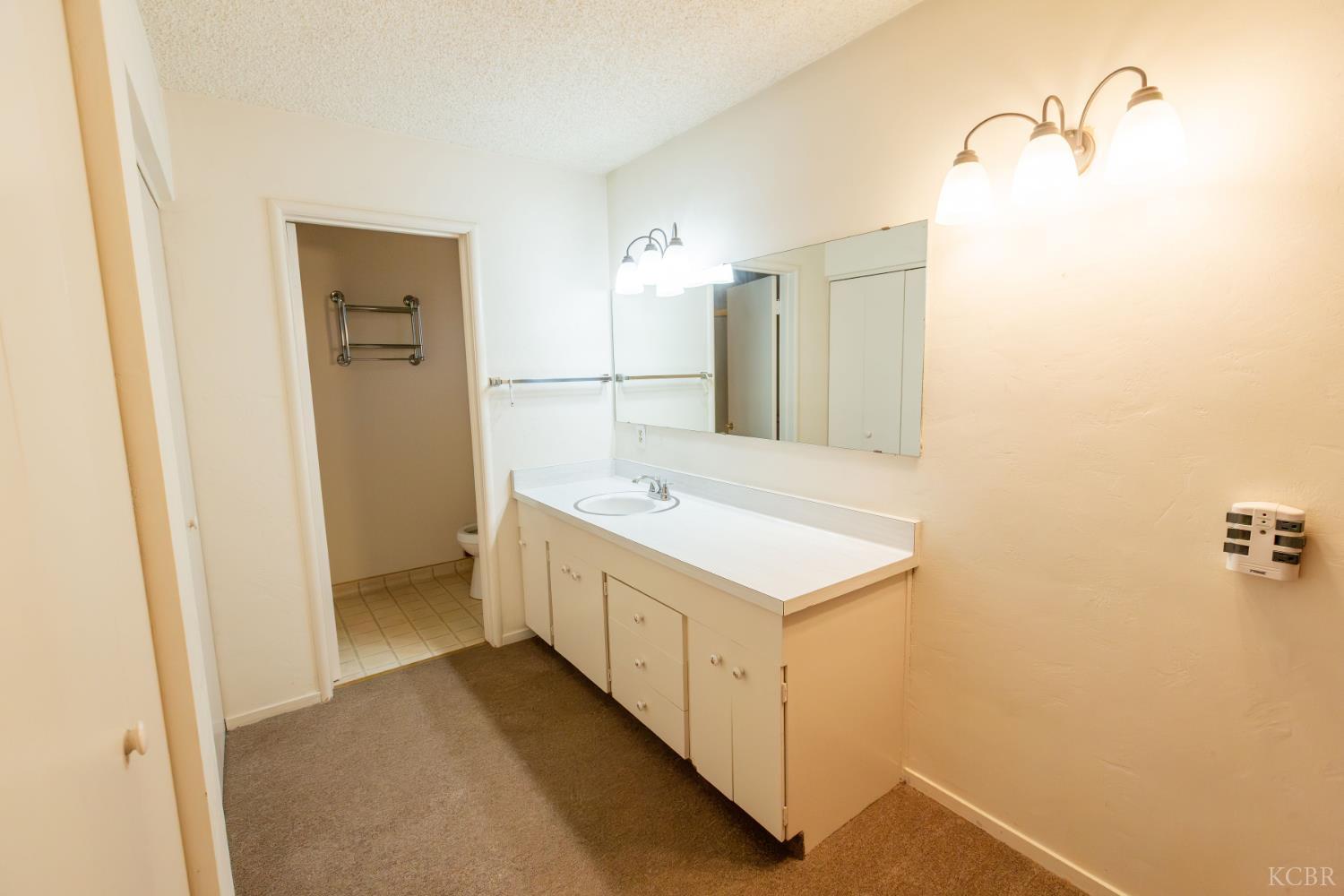 2440 E Howard Ave, Visalia, CA 93292