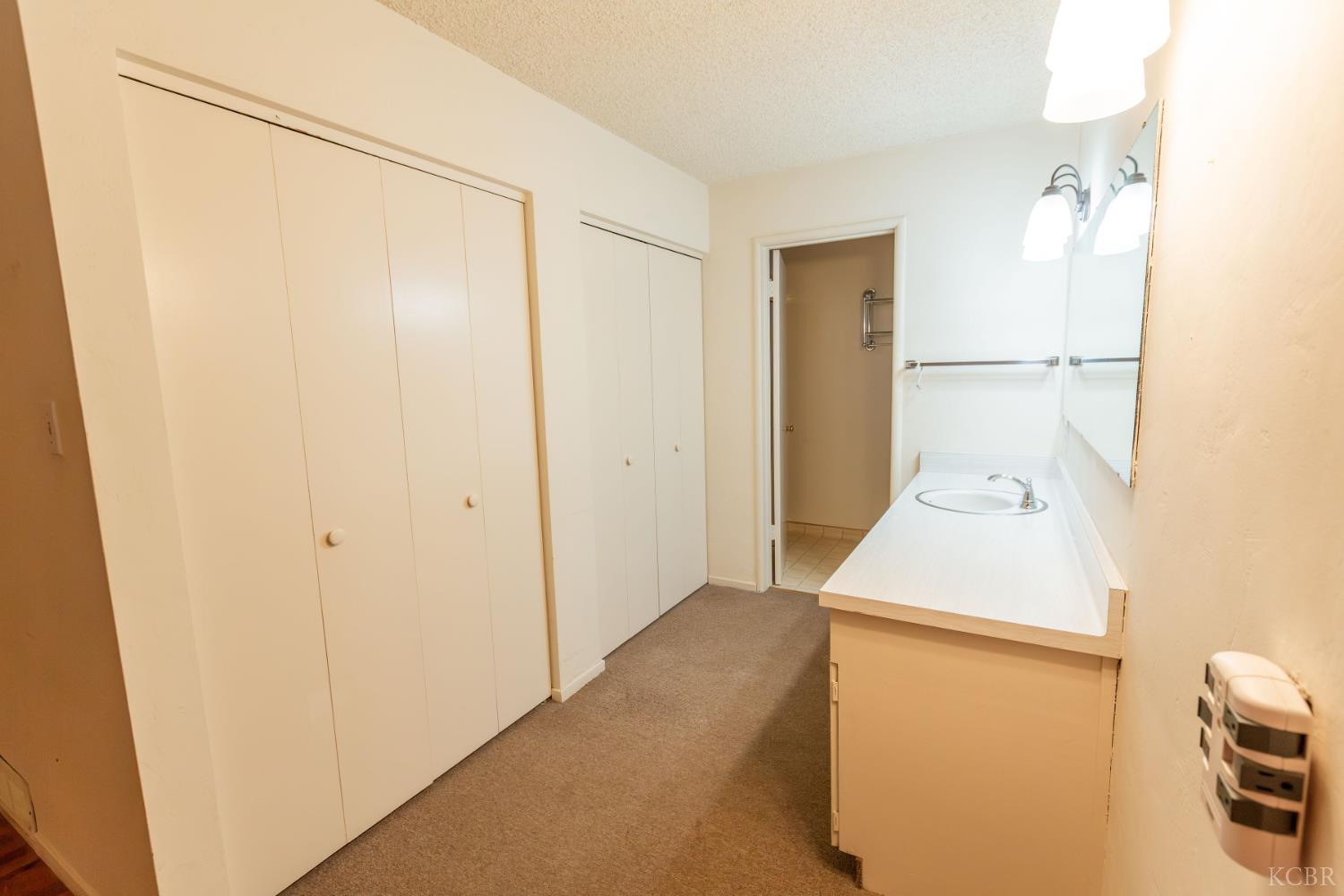 2440 E Howard Ave, Visalia, CA 93292
