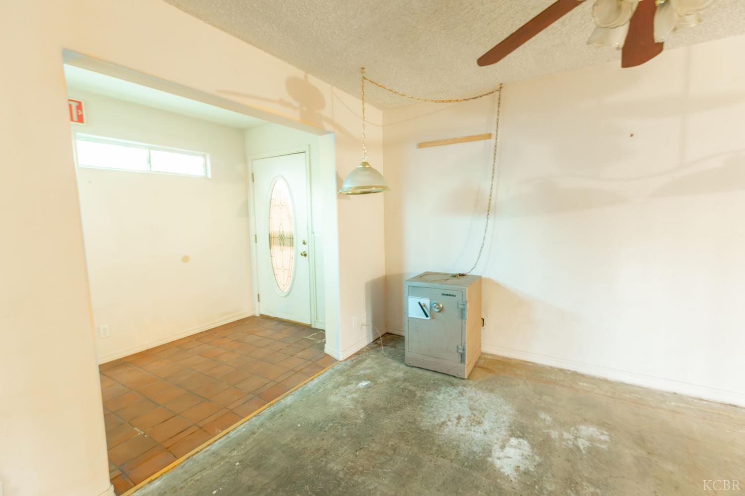 2440 E Howard Ave, Visalia, CA 93292