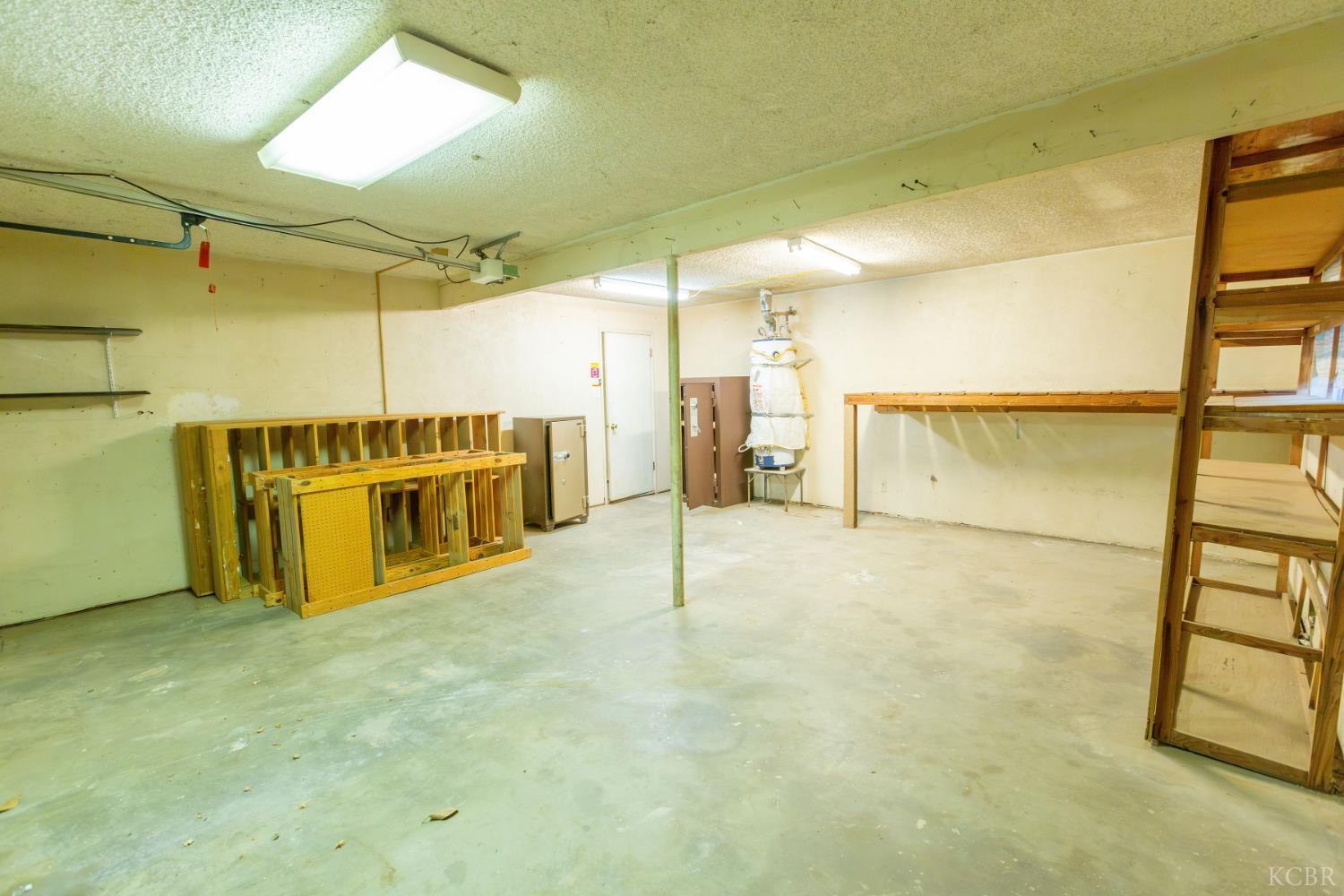 2440 E Howard Ave, Visalia, CA 93292
