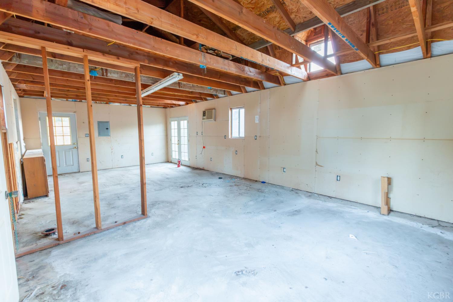 2440 E Howard Ave, Visalia, CA 93292