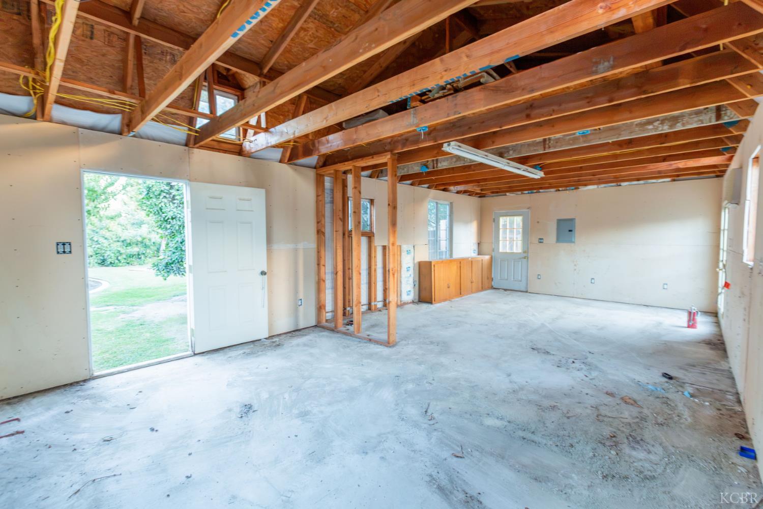 2440 E Howard Ave, Visalia, CA 93292