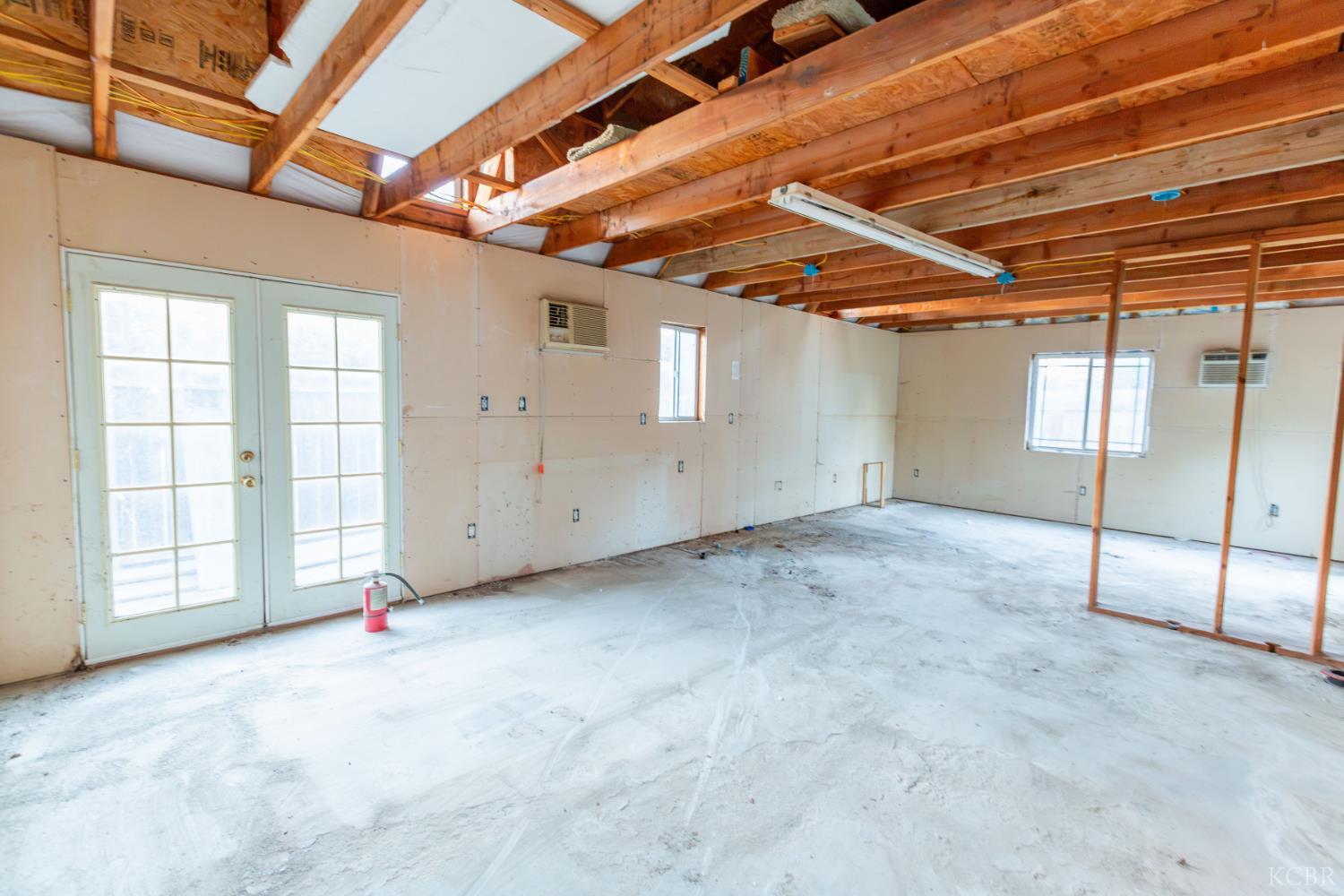 2440 E Howard Ave, Visalia, CA 93292