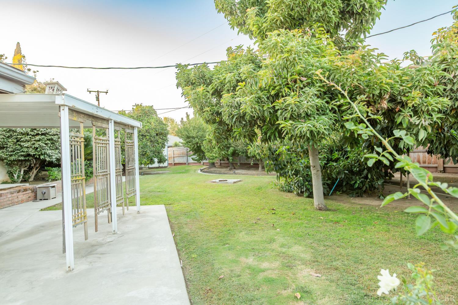 2440 E Howard Ave, Visalia, CA 93292