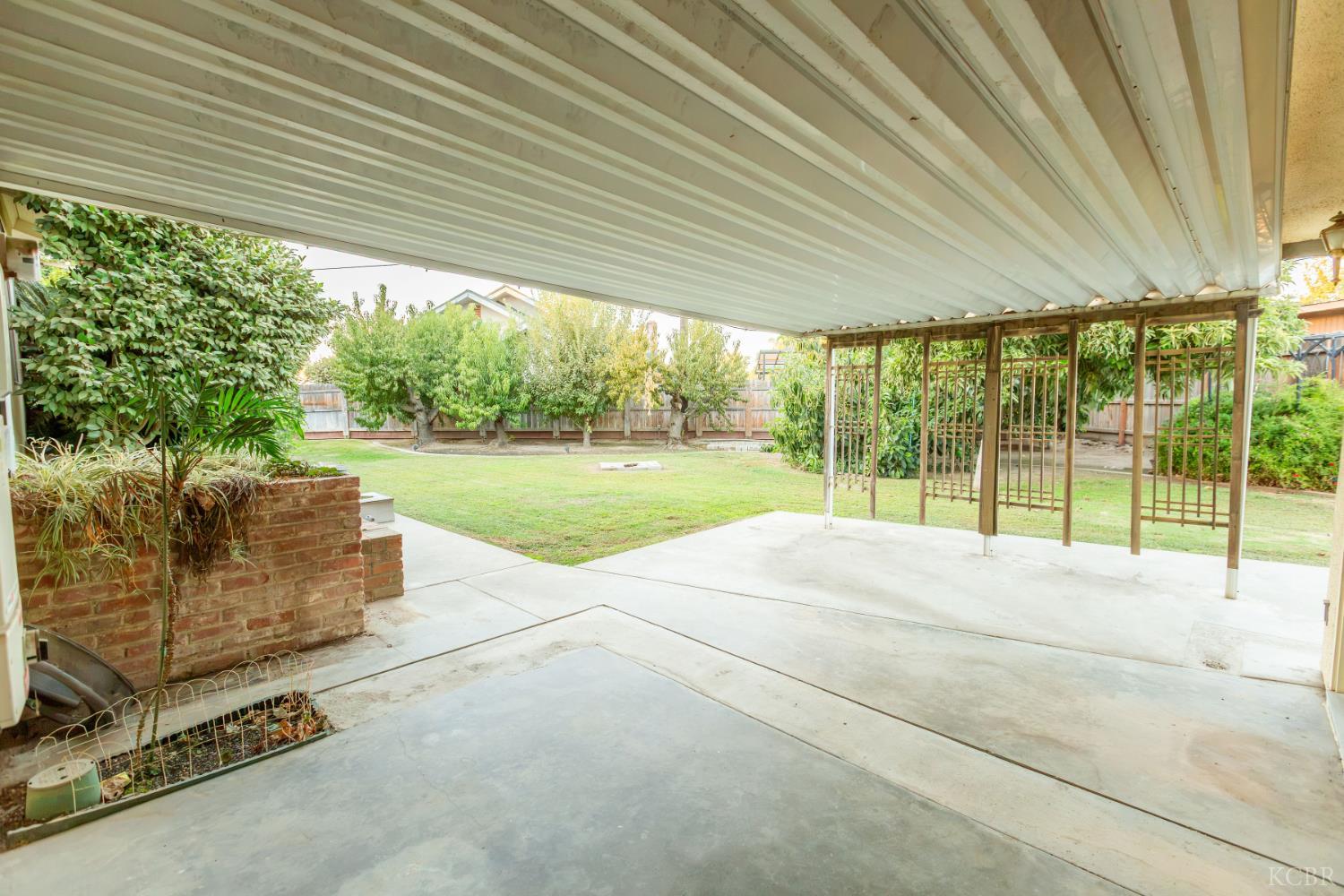 2440 E Howard Ave, Visalia, CA 93292