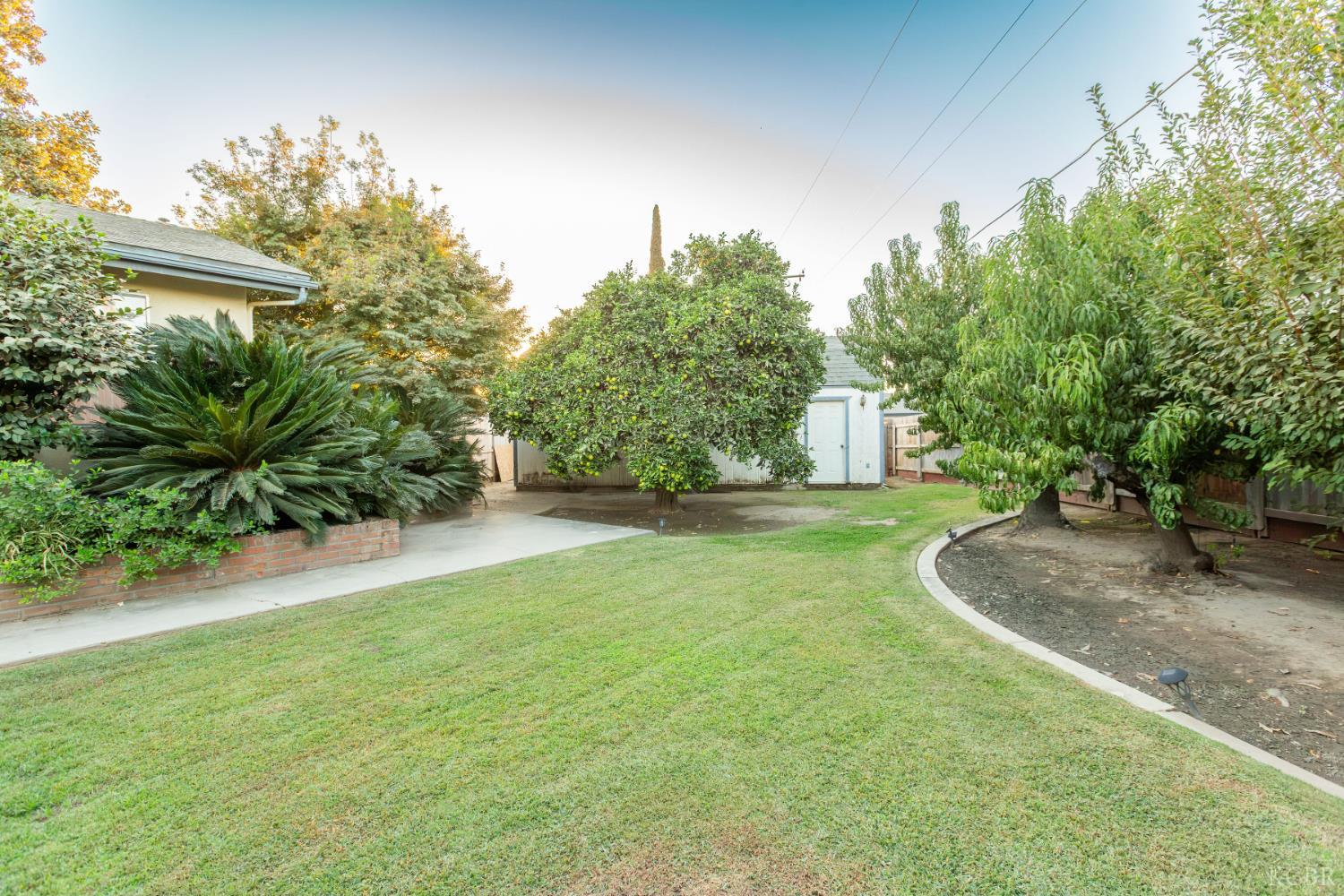 2440 E Howard Ave, Visalia, CA 93292