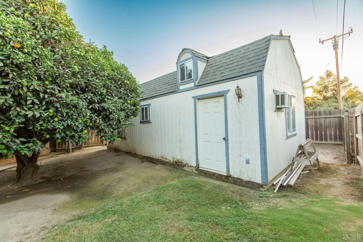 2440 E Howard Ave, Visalia, CA 93292