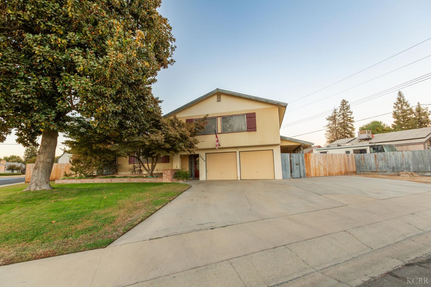 2440 E Howard Ave, Visalia, CA 93292